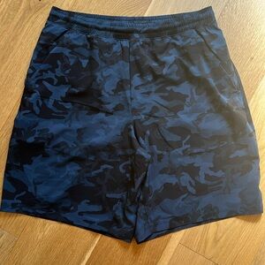 Lululemon Men’s Pace Breaker Lined Short 9” size Large.